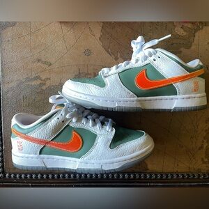 The Nike Dunk Low “NY vs NY”
Size 6 men’s fits 7.5-8 women’s